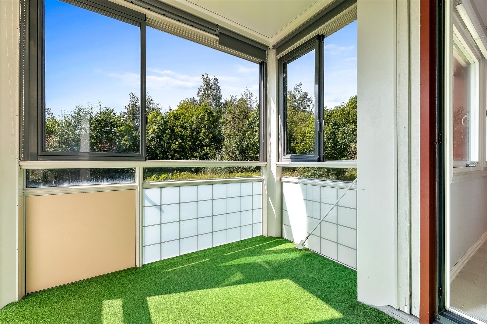 Balkongen kan innredes med koselige sitteplasser. Her kan du også nyte flotte solforhold. Galleribilde