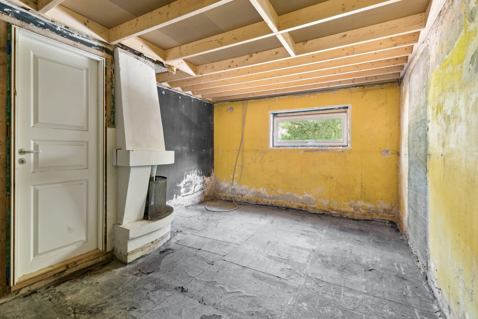 I kjellerrommet er det en åpen peis. Galleribilde