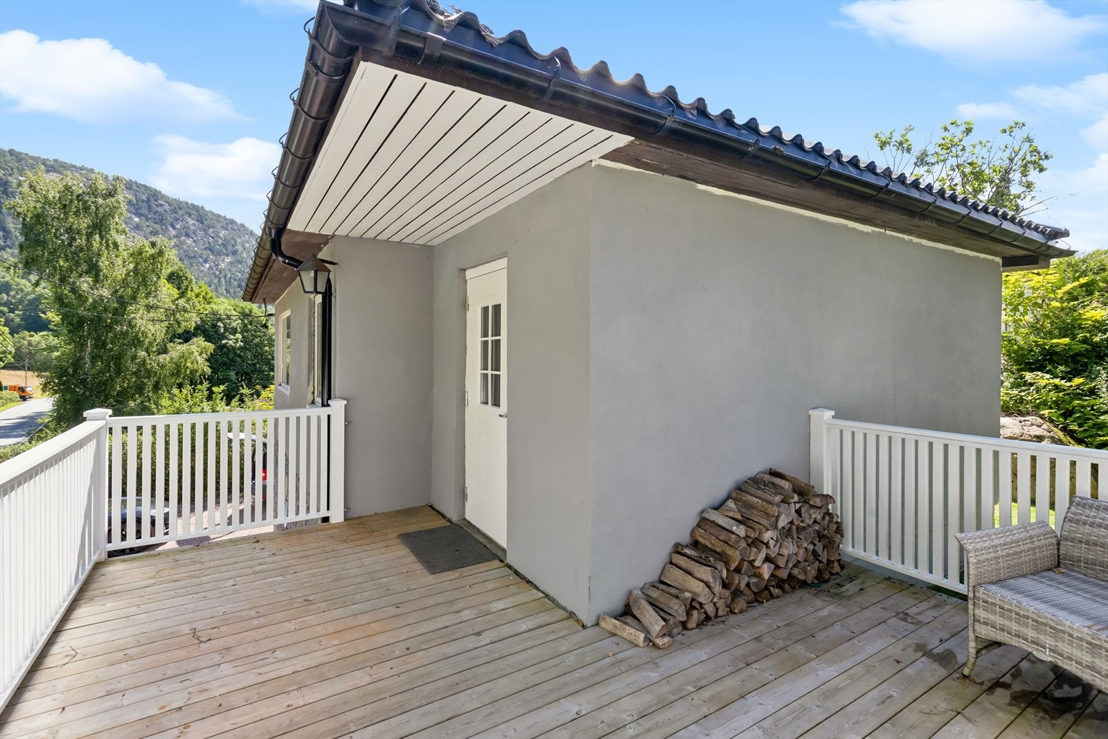 Ved inngangspartiet er det en terrasse på 13 kvm mot nordøst. Galleribilde