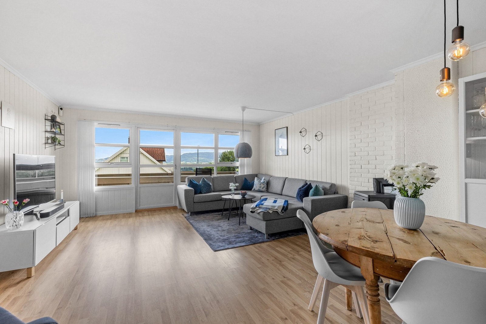 Velkommen til Nedre Flatåsveg 484, presentert av Eiendomsmegler 1 ved Magnus Rostad. Galleribilde