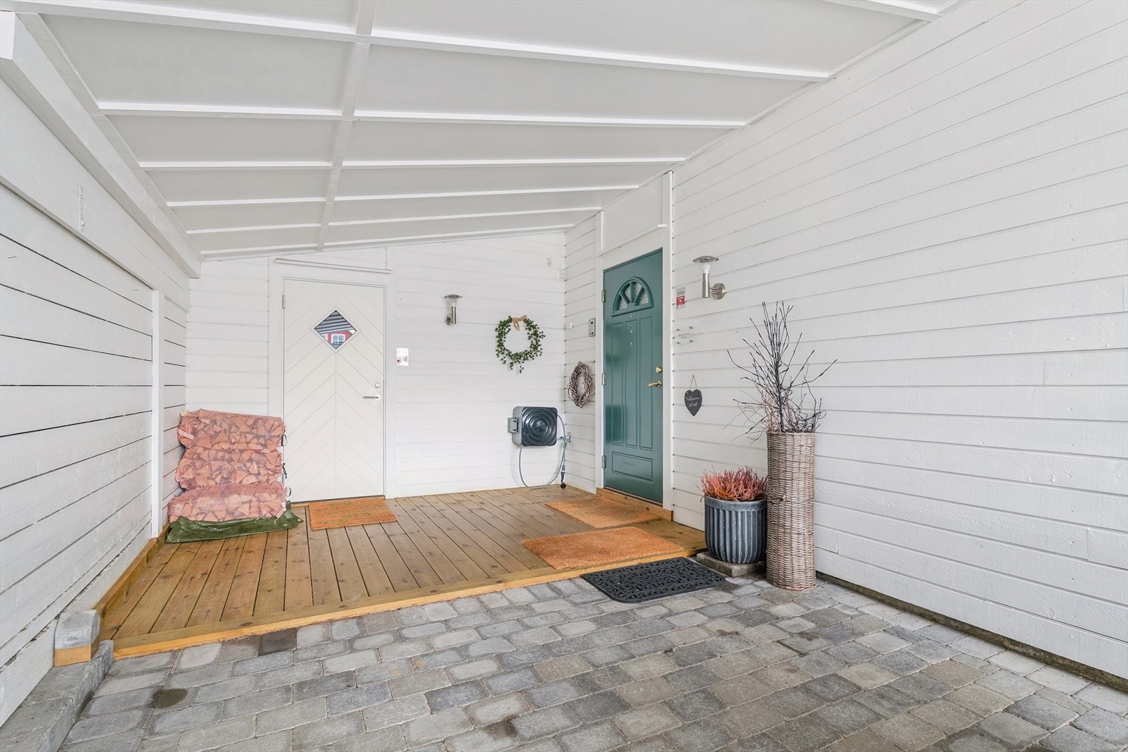 Velkommen inn, overbygget inngangsparti Galleribilde