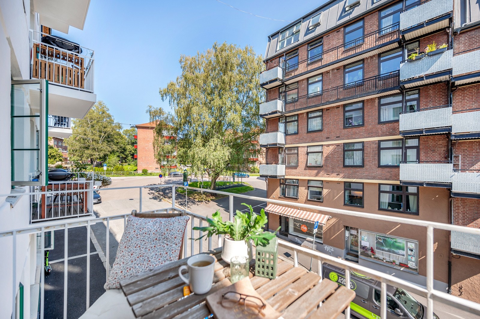 Leiligheten har flere gode kvaliteter, deriblant en koselig balkong. Galleribilde