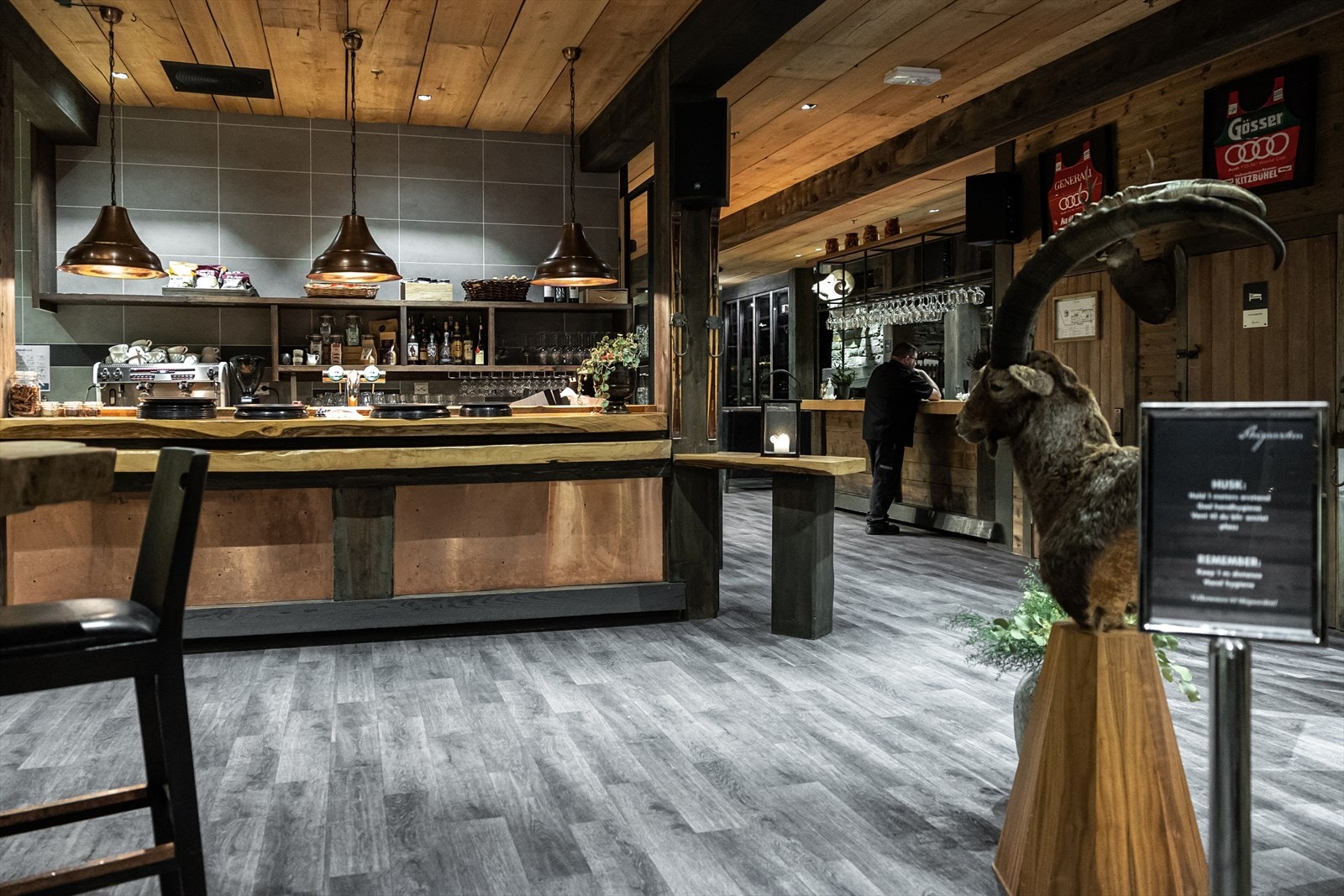 Hovedbygget inneholder flere restauranter og sommeren 2023 utvides Storstugu ytterligere samtidig som det etableres et nytt restaurant konsept. Galleribilde