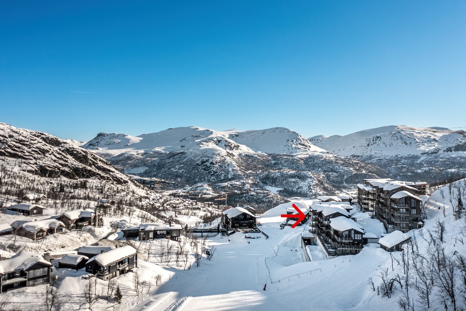 Leilighetene ligger med fin ettermiddagssol på våren og har sol til ca. kl 1830 i slutten av Mars. Galleribilde