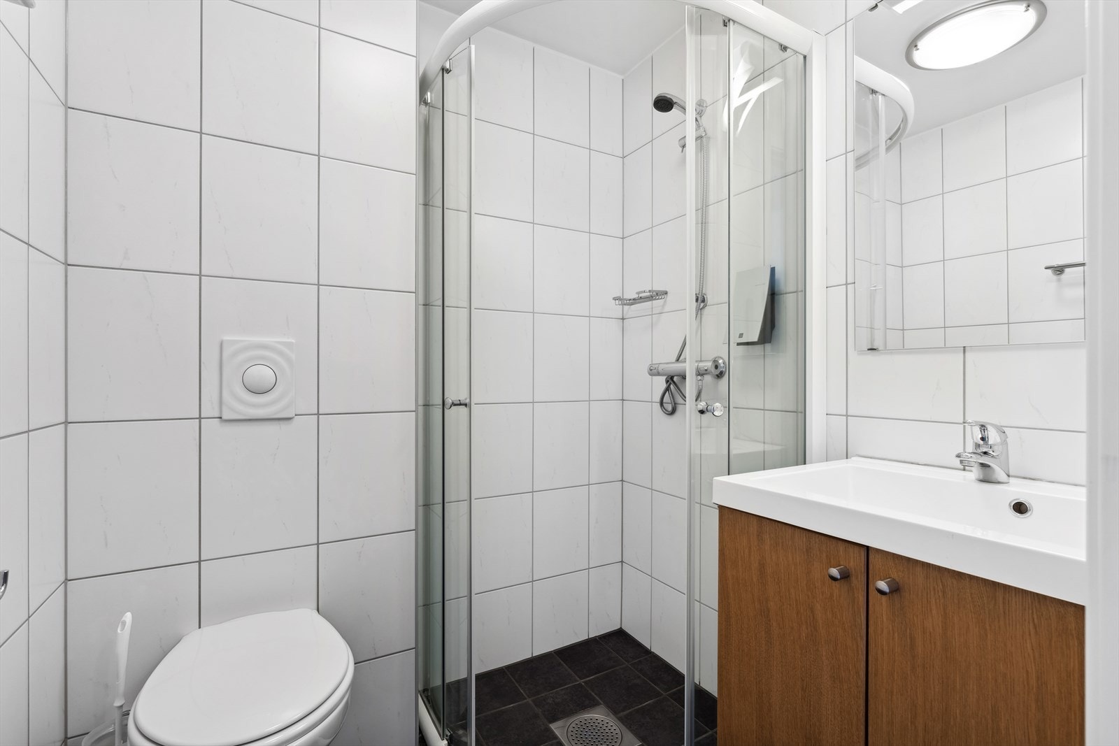 Flislagt bad på hotellrommet Galleribilde