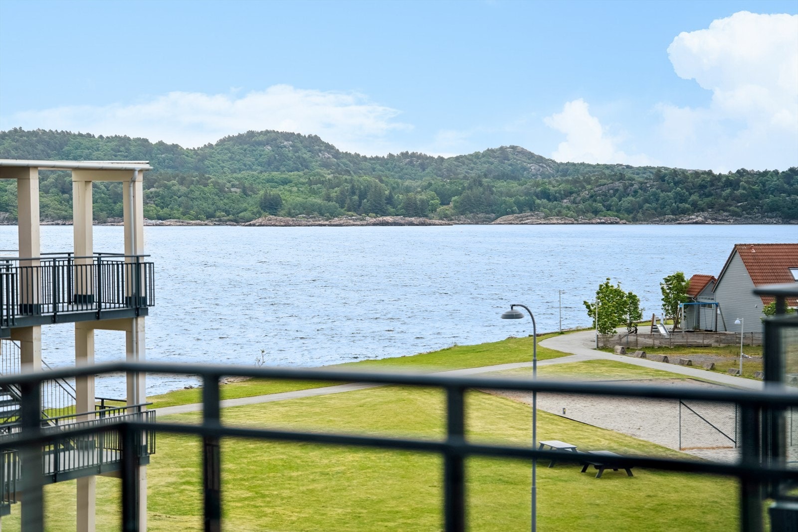 DNB Eiendom v/ Tobias Sture har gleden av å presentere Bålyveien 52! Galleribilde