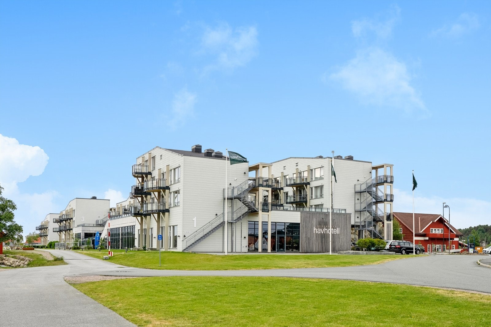 Leiligheten ligger ved Lindesnes Havhotell, i bygg 9 helt ytterst mot sjøen! Galleribilde