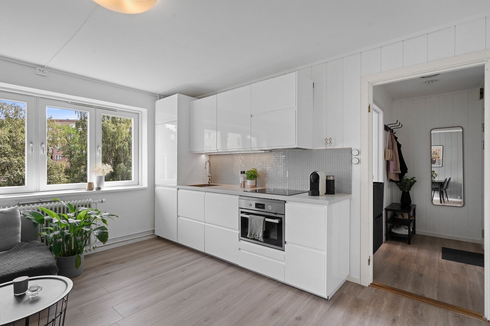 Leiligheten ligger i byggets 4. etasje og holder en meget god standard. Galleribilde