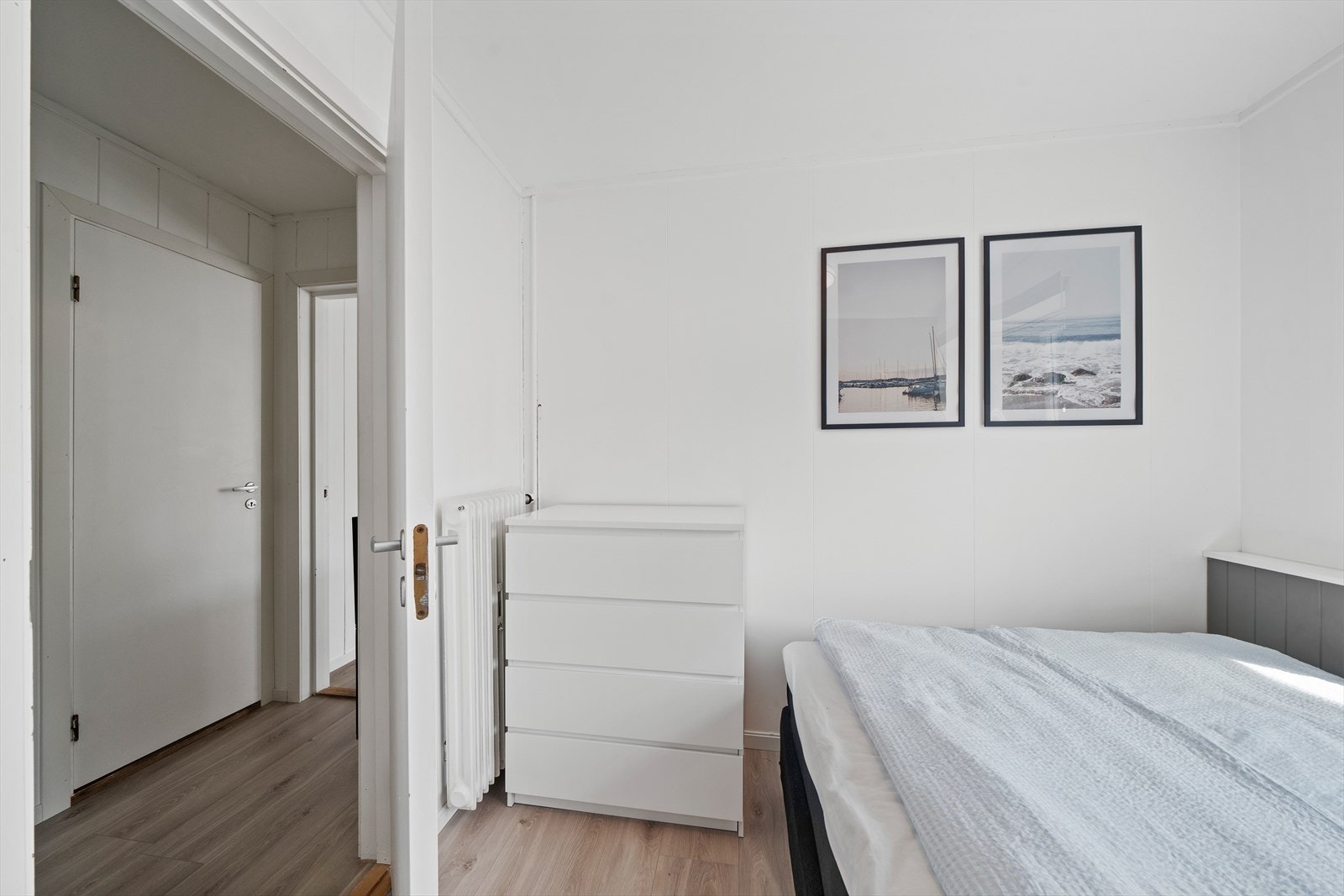 Her er det plass til en oppbevaringsløsning som bidrar til oppbevaringsplass. Galleribilde