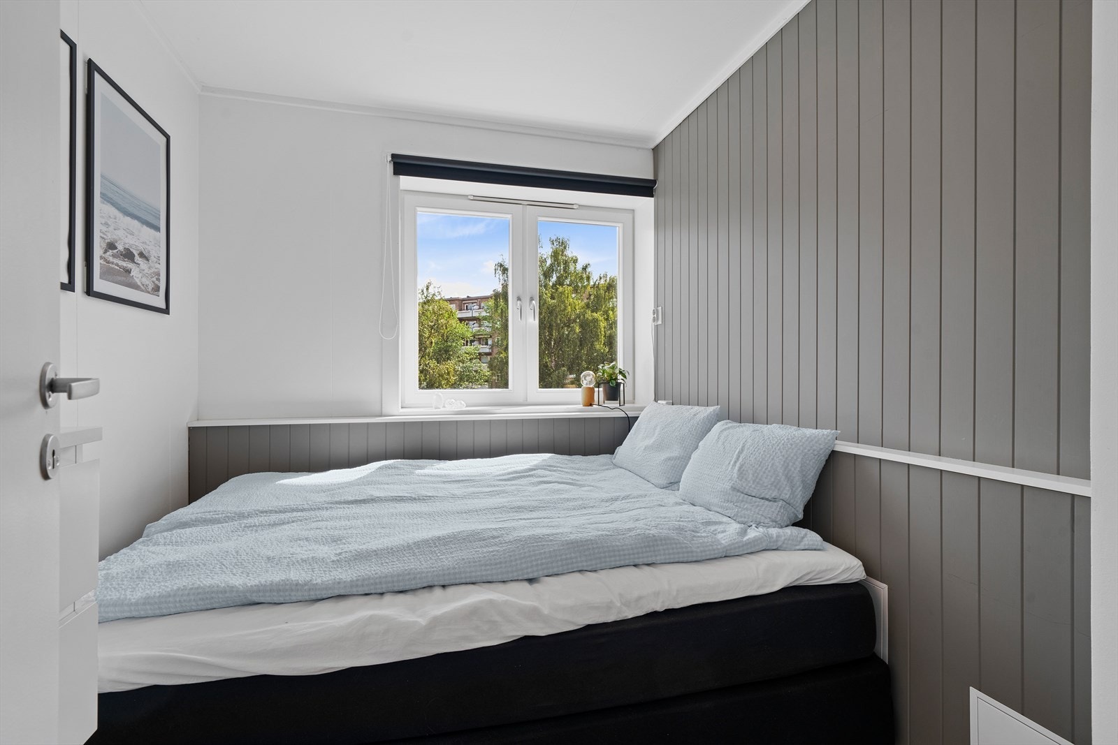 Pent soverom med plass til dobbeltseng. Galleribilde