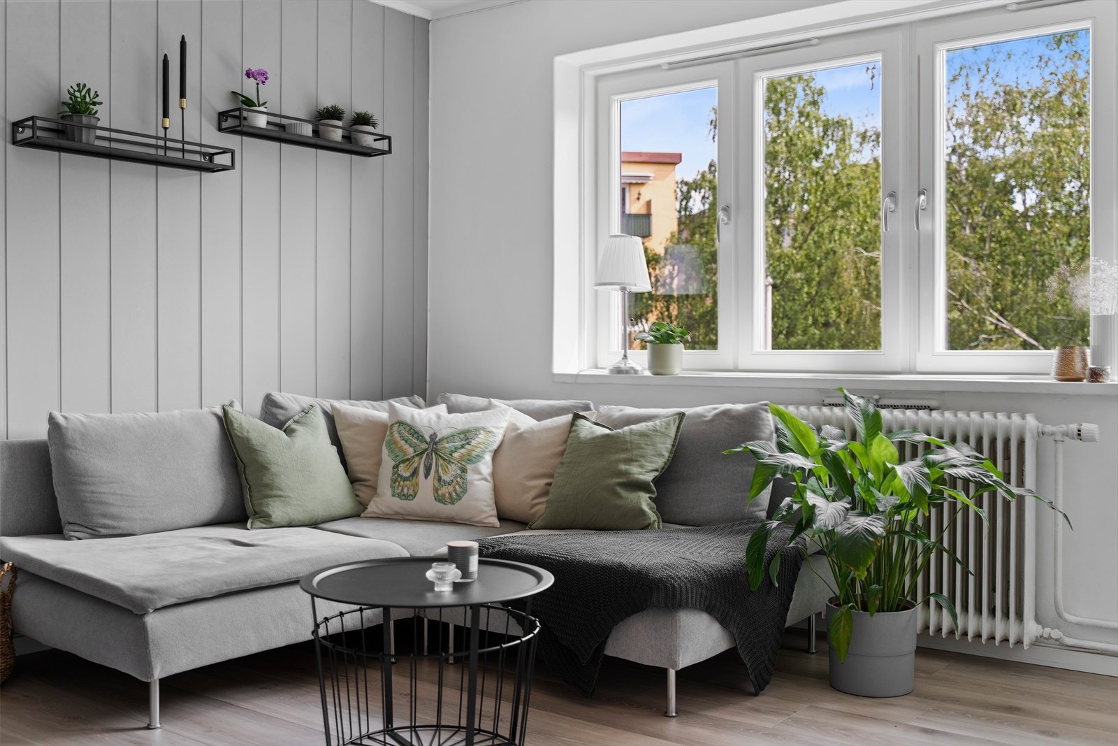 Her er det god plass til hjørnesofa, spisebord og annet ønskelig interiør. Galleribilde