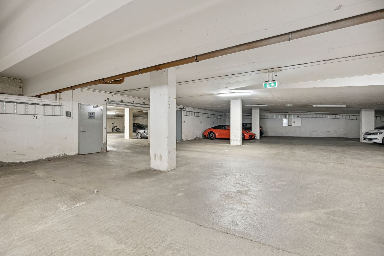 Det medfølger garasjeplass i lukket garasjeanlegg. Galleribilde