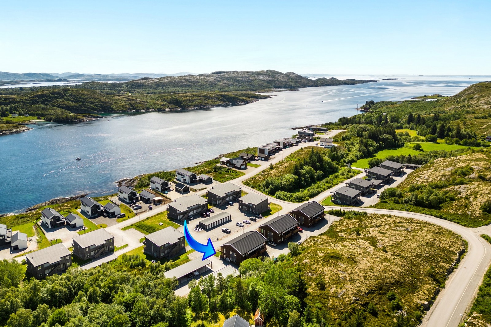 Det er gangfelt helt inn til sentrum, samt nærhet til sjø og fine turområder Galleribilde