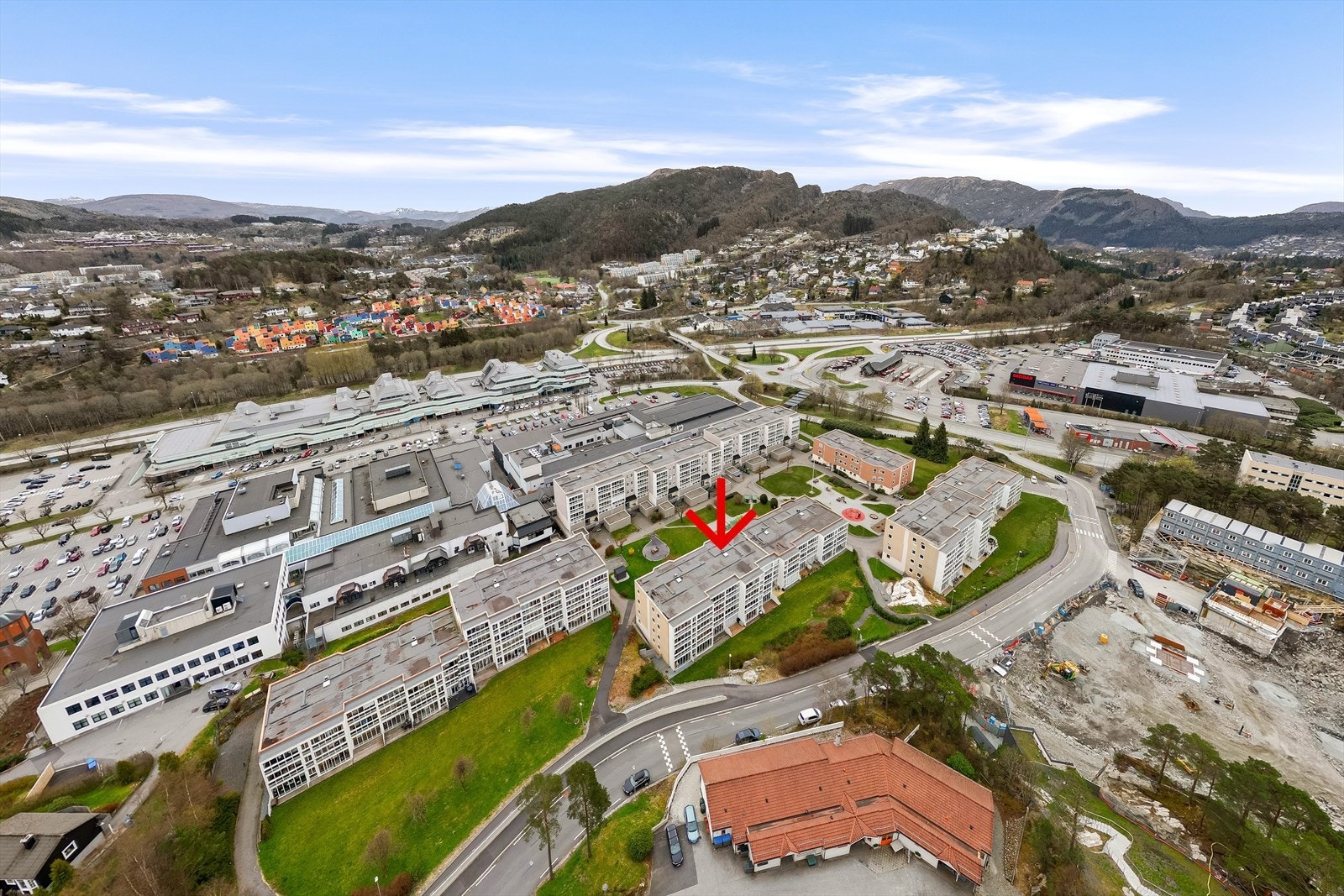 Her bor du midt i kjernen med umiddelbar nærhet til kjøpesenter, gode bussforbindelser ved terminalen og mye mer Galleribilde