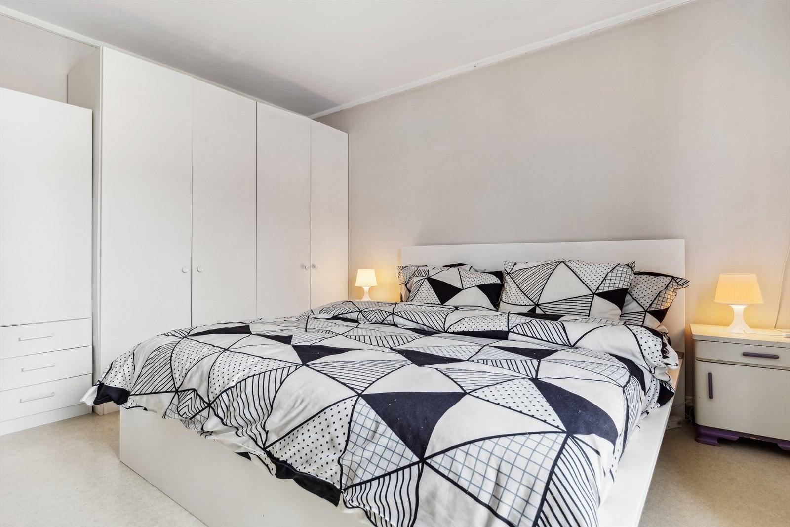 På soverommet finner du en romslig garderobeløsning. Galleribilde