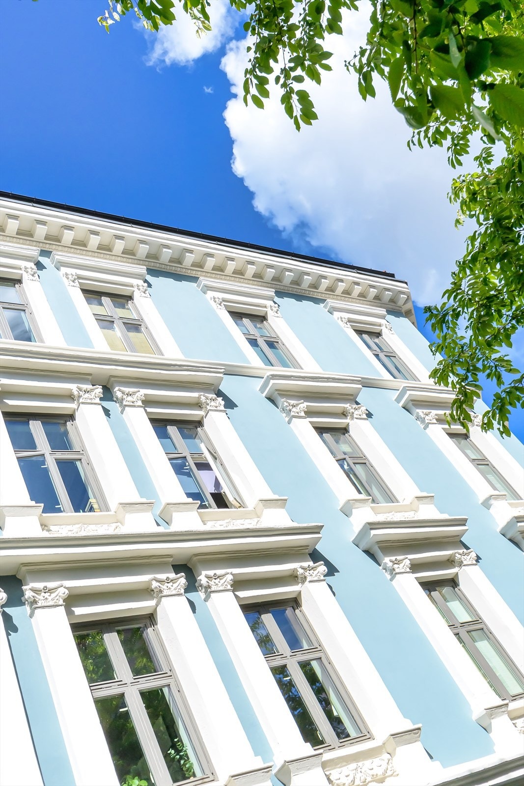 "Jeg liker Gamlebyen av mange grunner men den største årsaken er menneskene! Det
bor alle slags folk her og selv om det er veldig sentrumsnær føles det ut som en liten
landsby hvor folk kjenner hverandre". - sitat selger Galleribilde