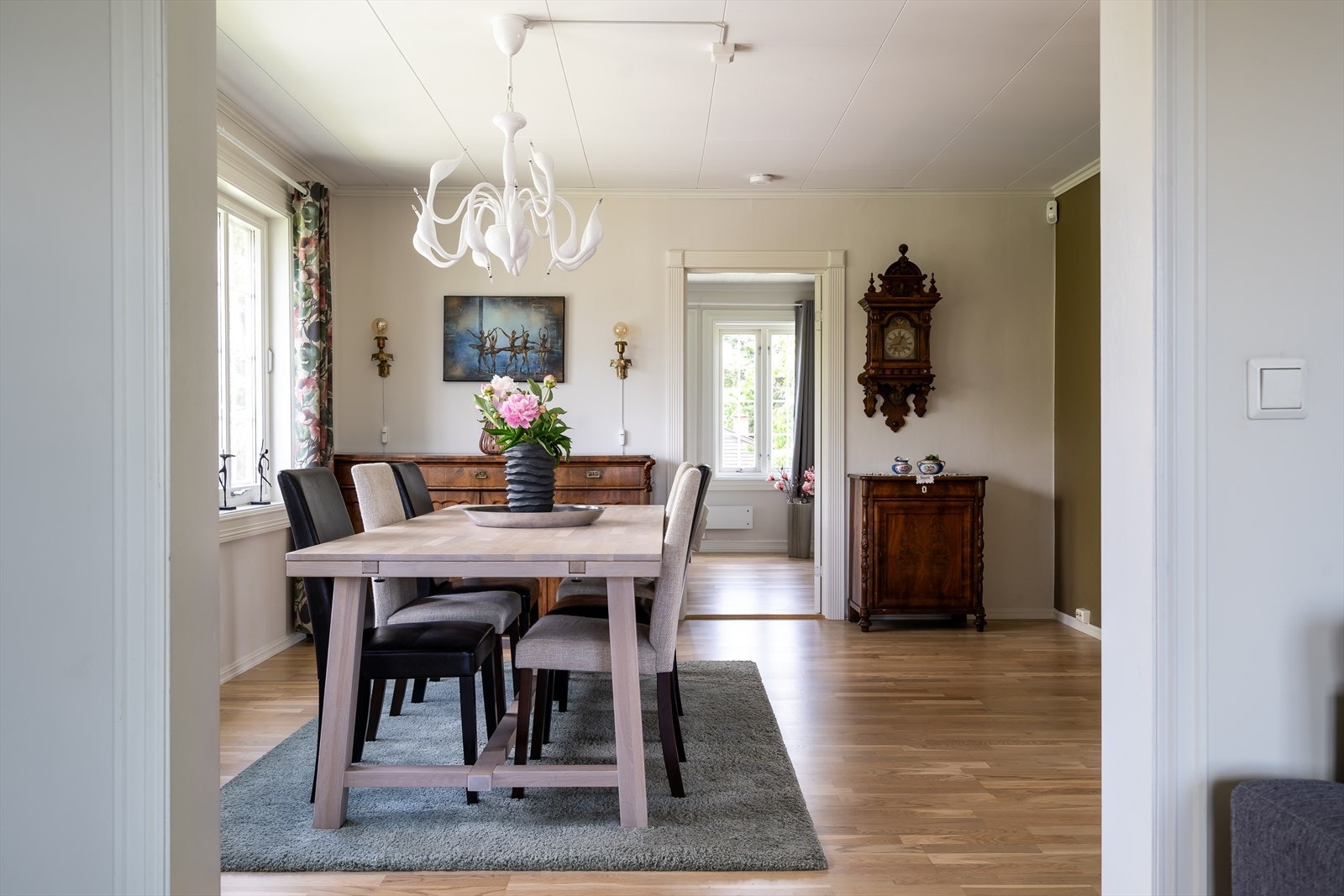 Boligen har en fin planløsning og store gode rom Galleribilde