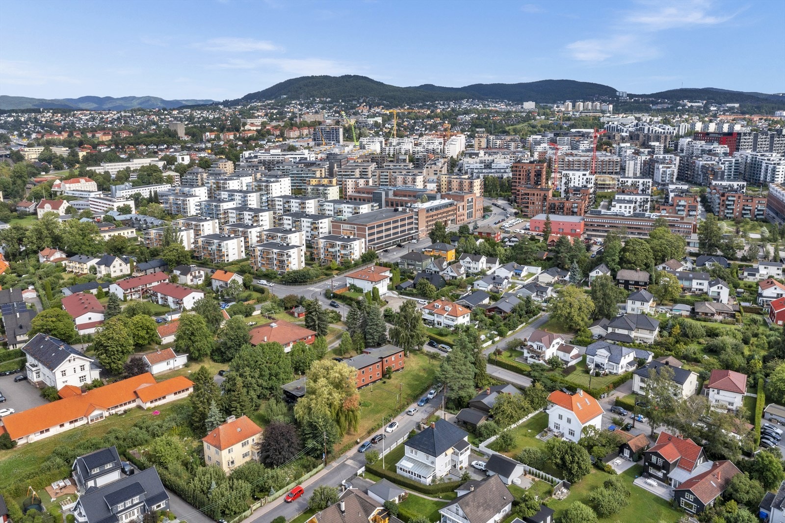 Dronefoto sett opp mot Løren, Økern og Grefsenåsen Galleribilde