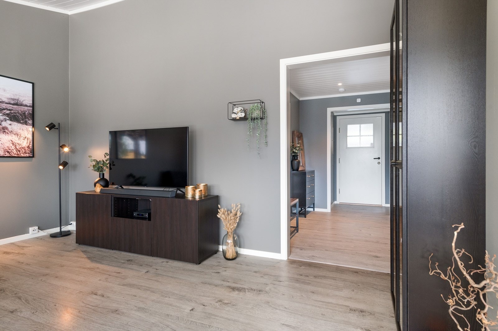 Innlagt fiber. Grunnpakke med TV/bredbånd fra Telenor er inkludert i felleskostnadene. Galleribilde