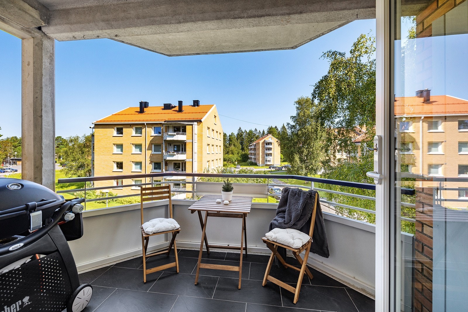 På balkongen har du plass til utemøbler, hvor du kan sitte og nyte utsikten. Galleribilde