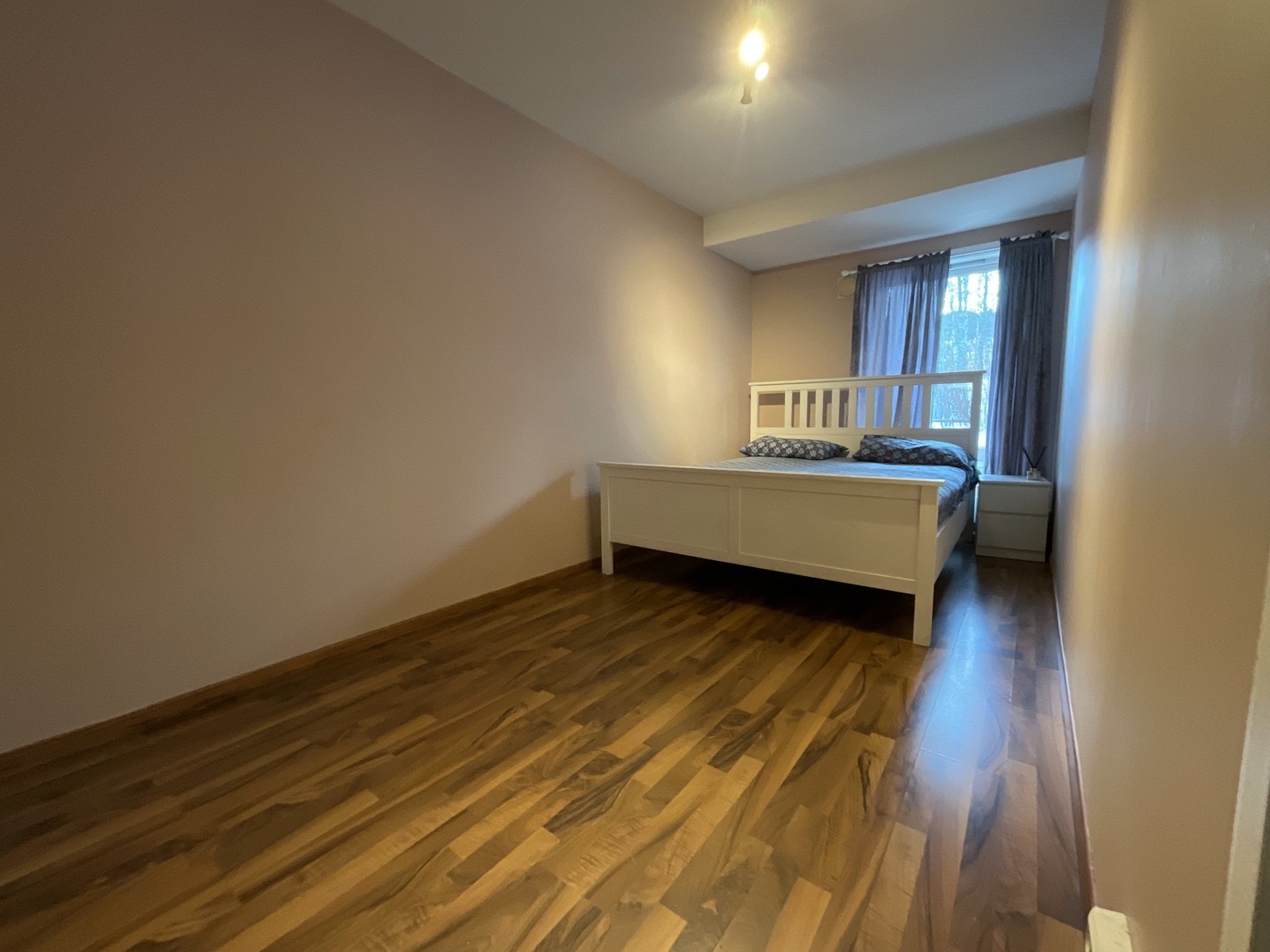 Soverom med garaderobeskap Galleribilde