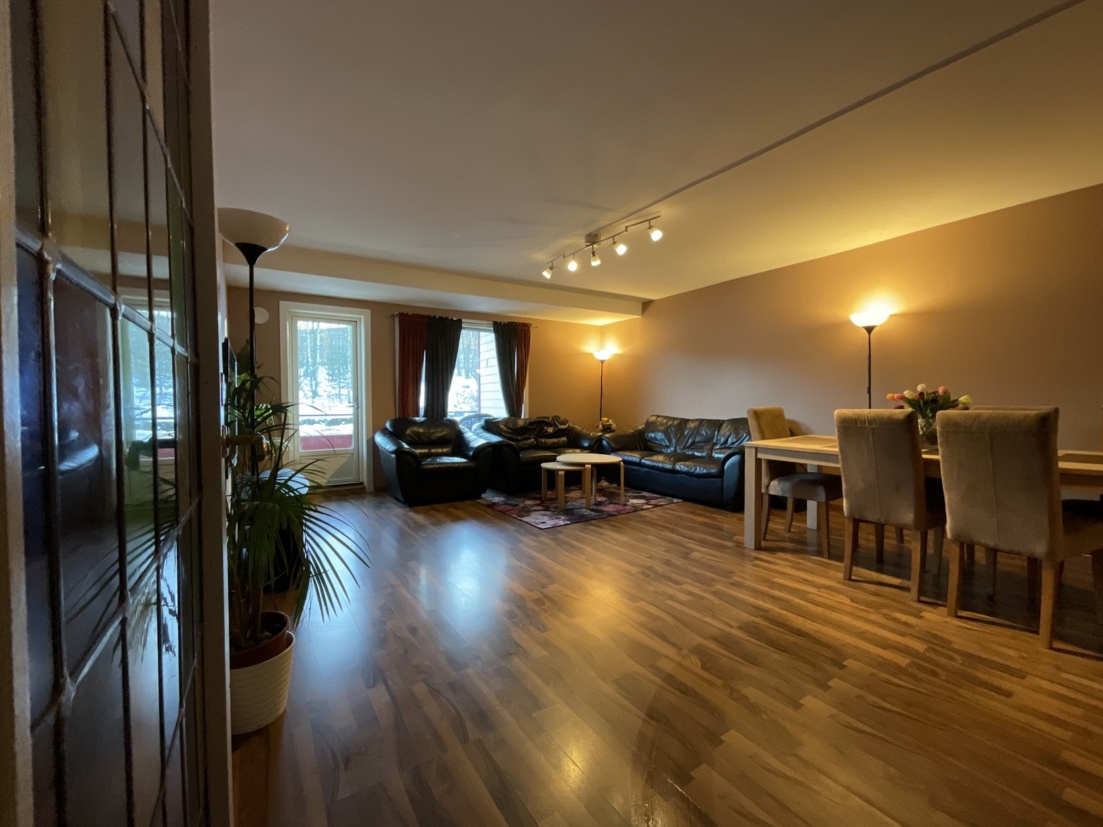 Stue med god plass Galleribilde