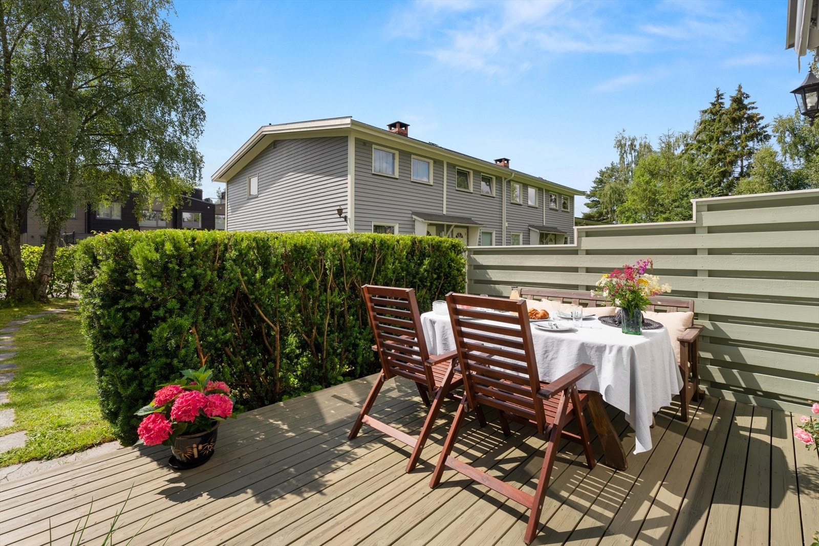 - Rekkehus byr på en herlig sørvestvendt terrasse på ca. 11 m² - Galleribilde