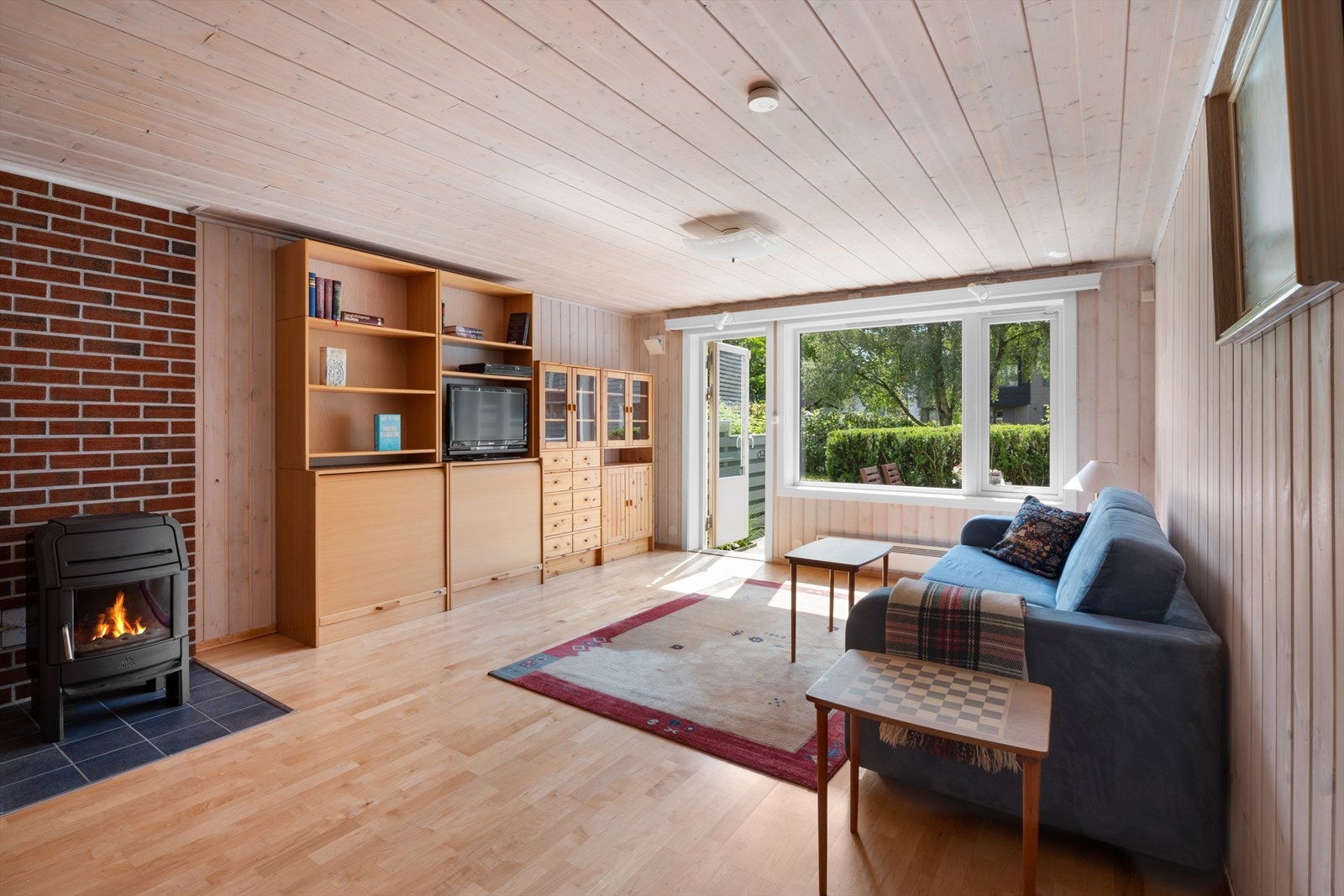 - Den store og fine kjellerstuen passer perfekt som lekestue for de minste i familien, eller som et fristed for ungdommen - Galleribilde