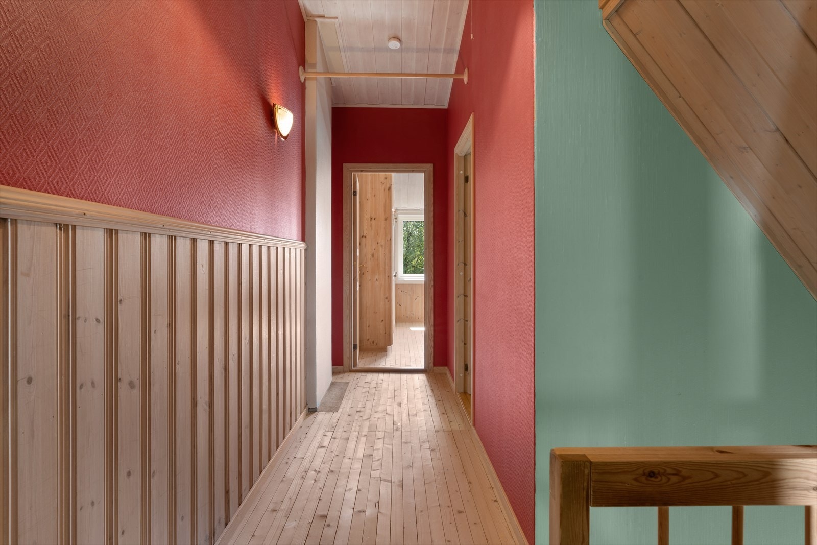 - 2. etasje består av tre romslige soverom og baderom - Galleribilde