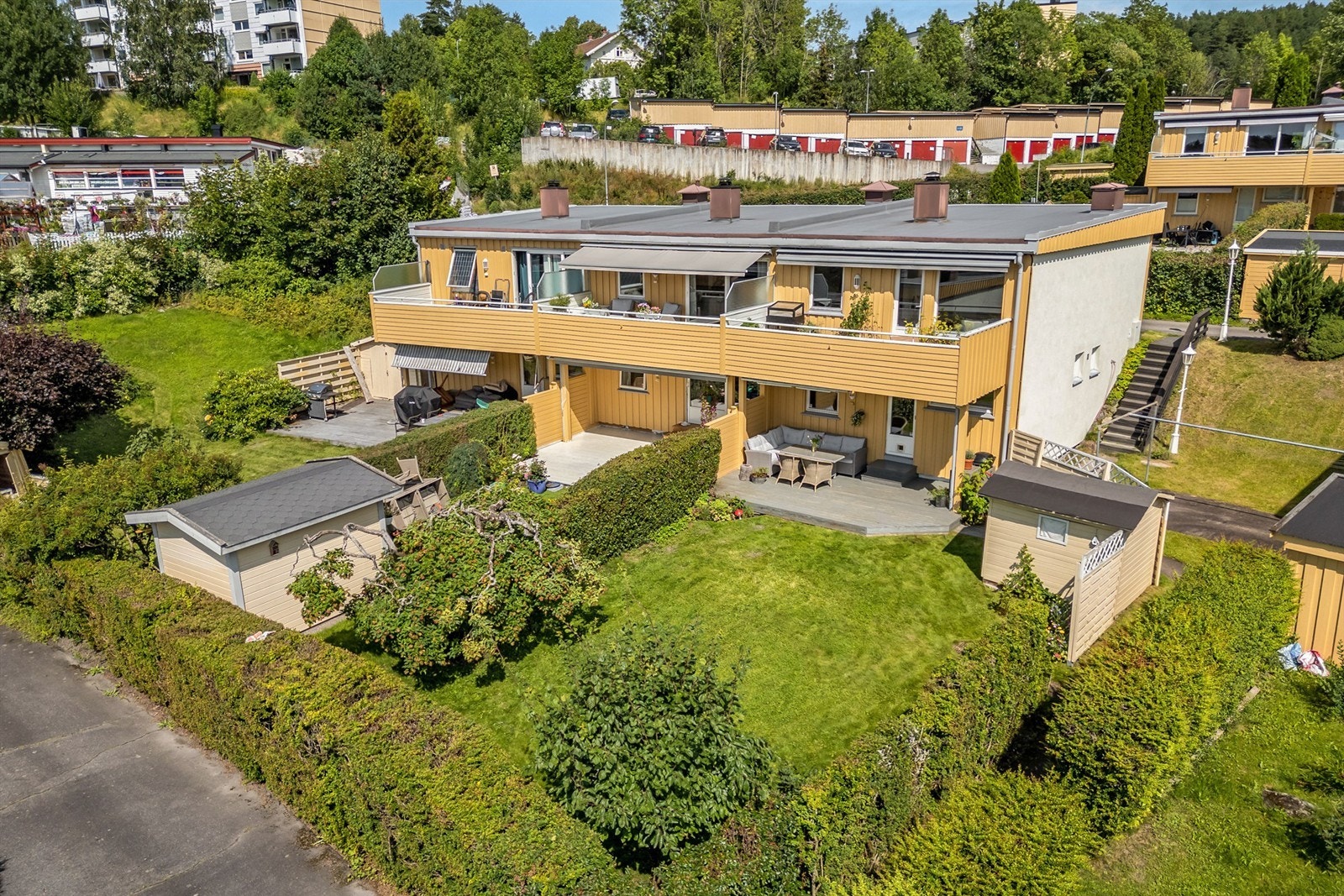 Enderekkehus med solrike uteplasser Galleribilde