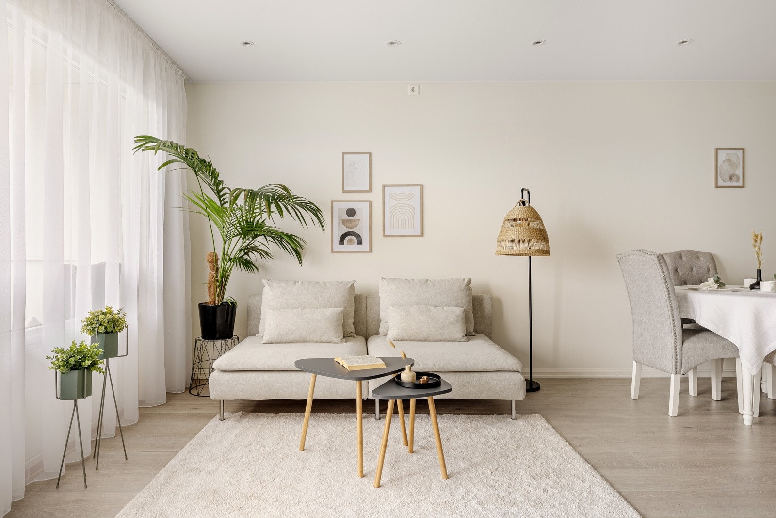 Her har du god plass til spisebord, i tillegg til sofagruppe/mediasone. Galleribilde