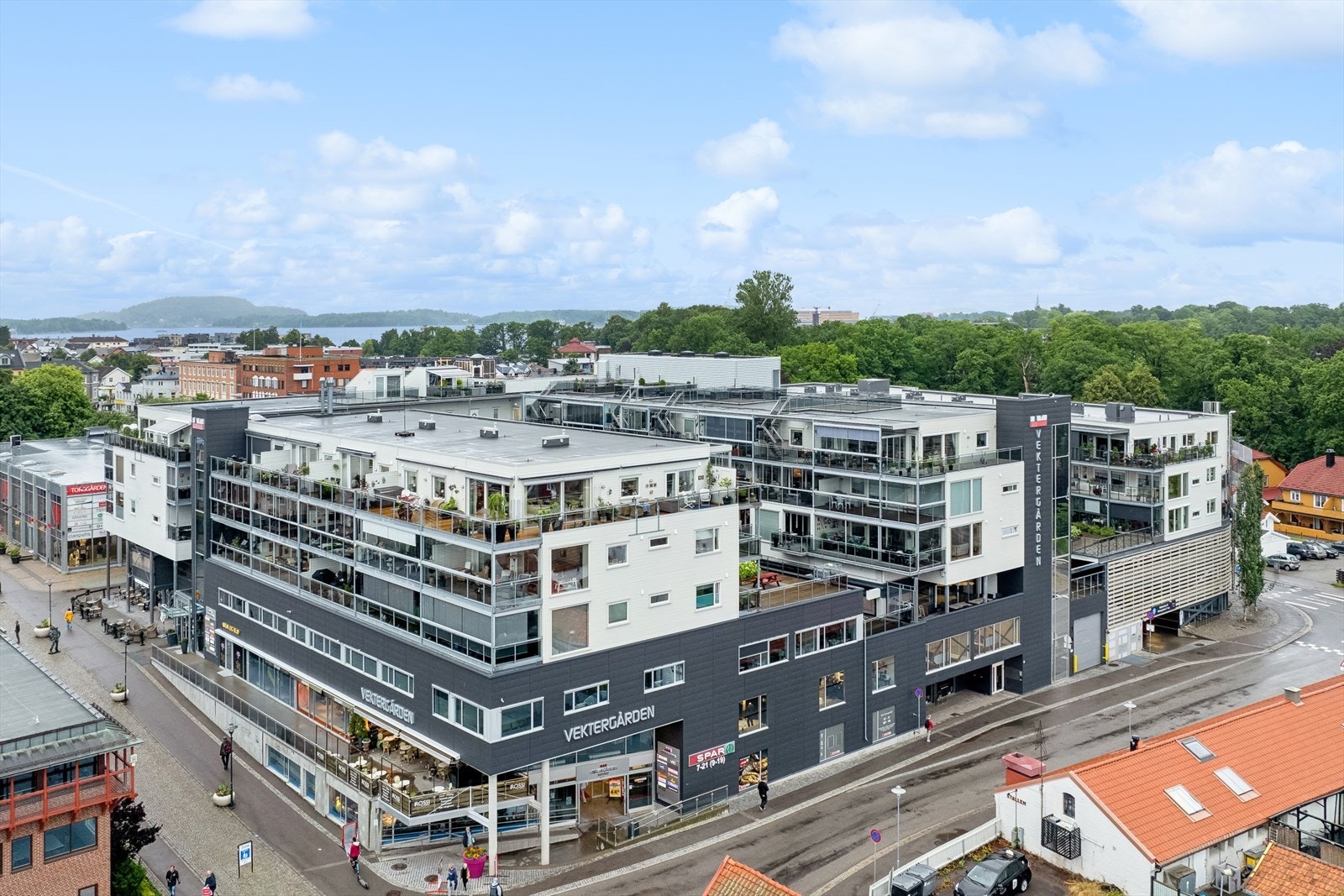 Leiligheten har en svært sentral beliggenhet med gangavstand til det aller meste du måtte trenge i hverdagen. Galleribilde