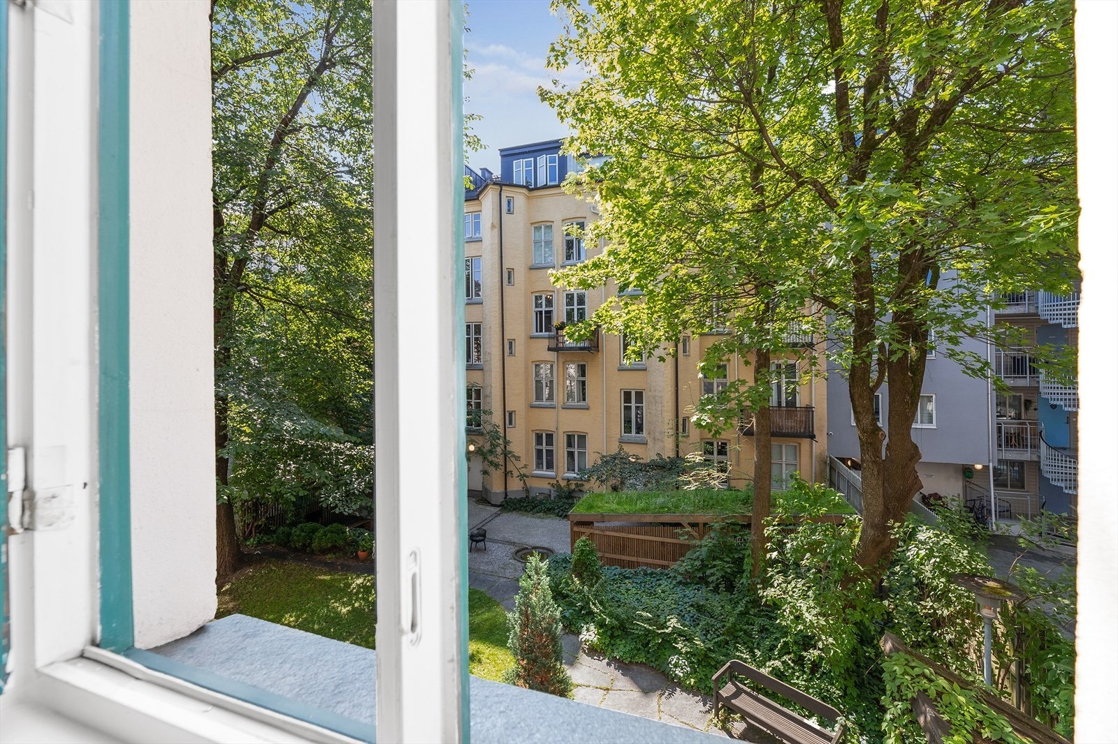 Flott utsikt mot bakgården. Galleribilde