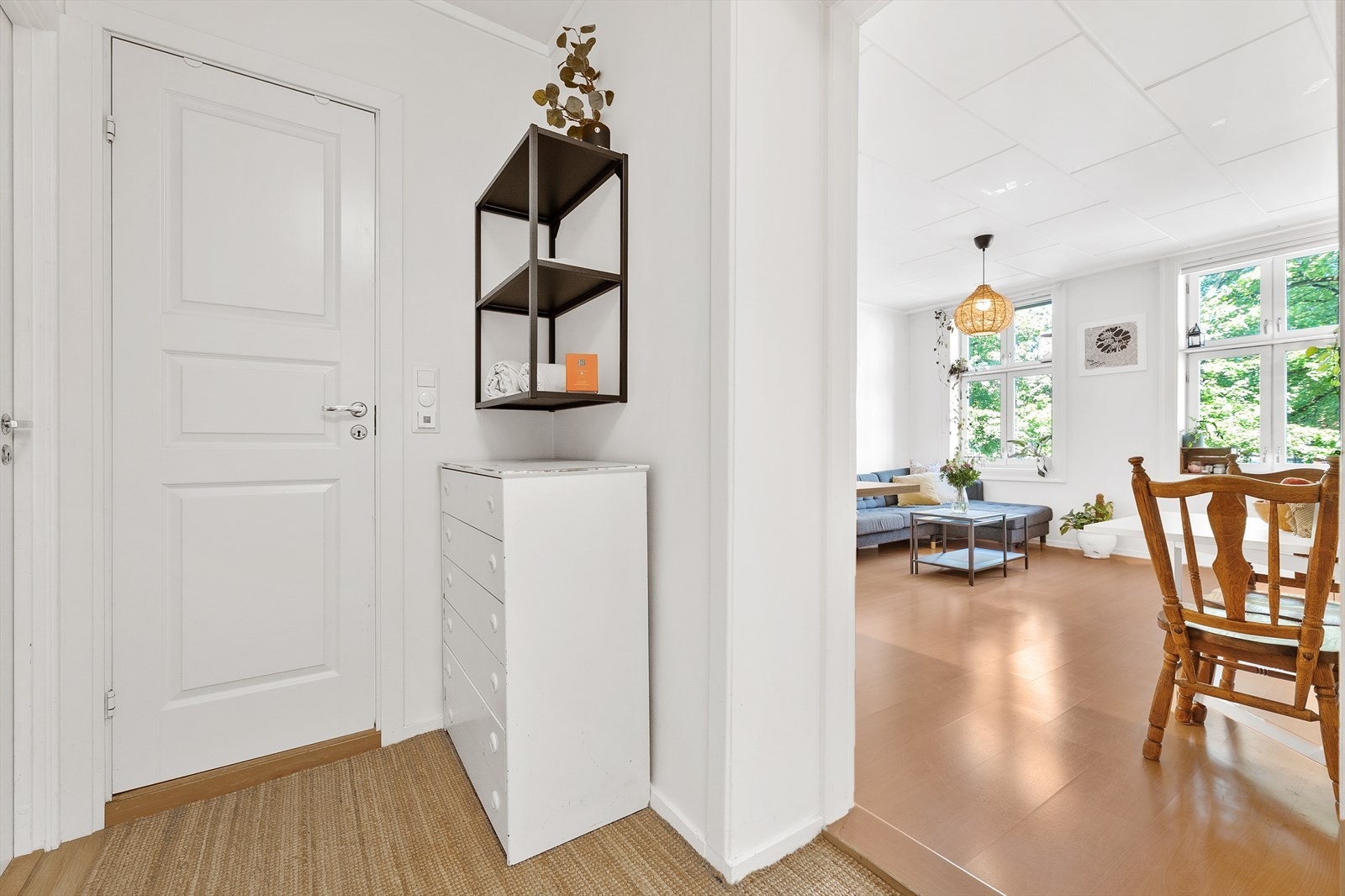 Fra gangen er det tilgang til alle rom i boligen. Galleribilde