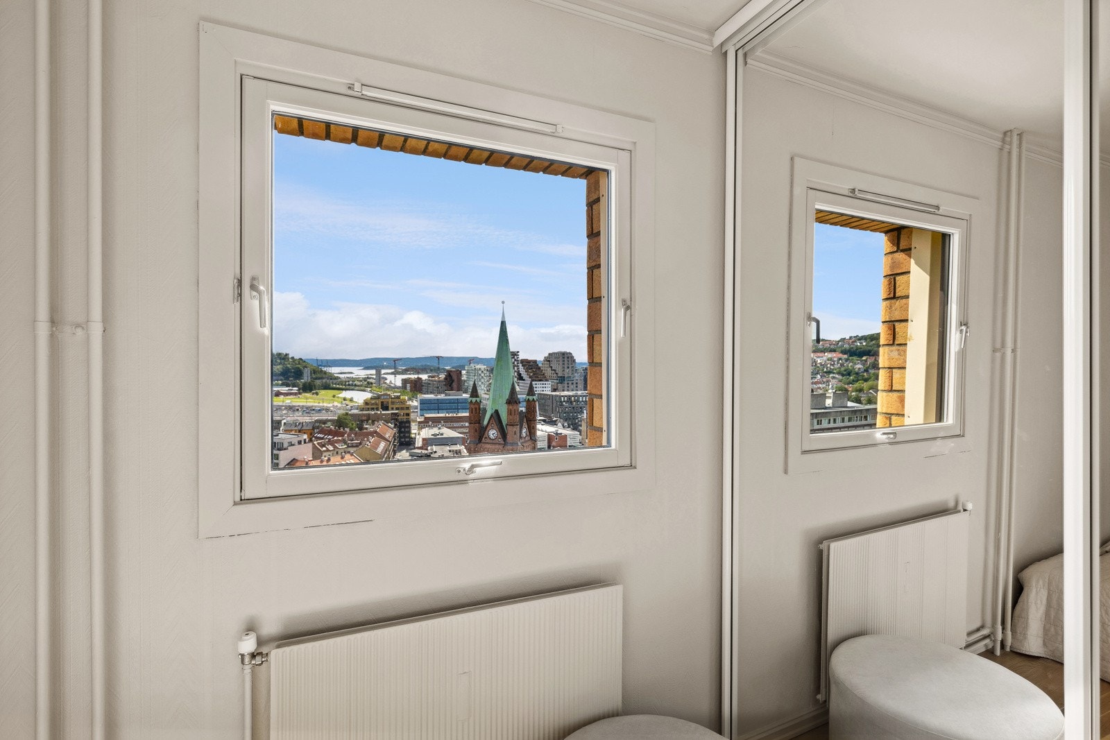 Soverom mot syd med flott utsikt. Galleribilde