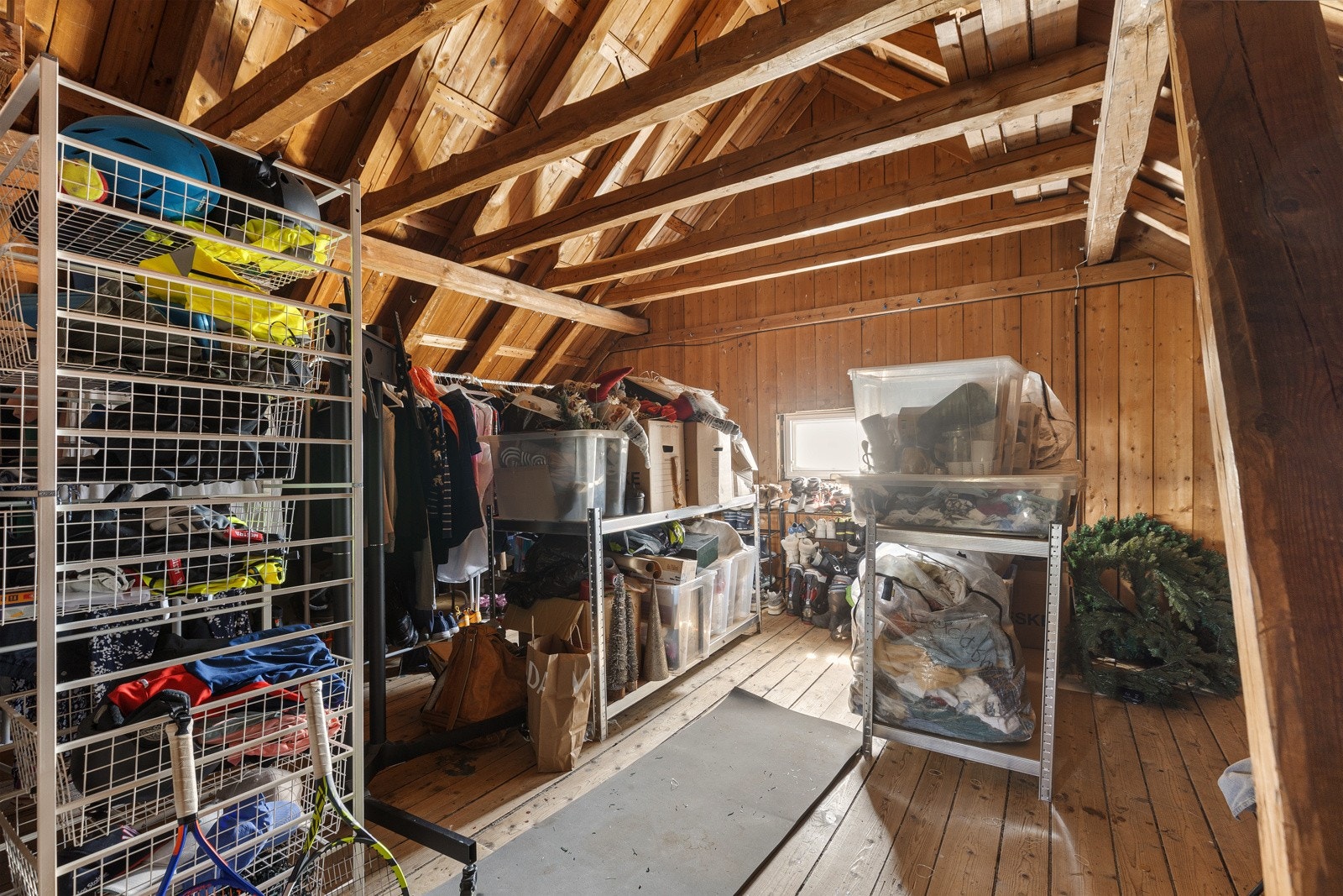 Stort uinnredet loft Galleribilde
