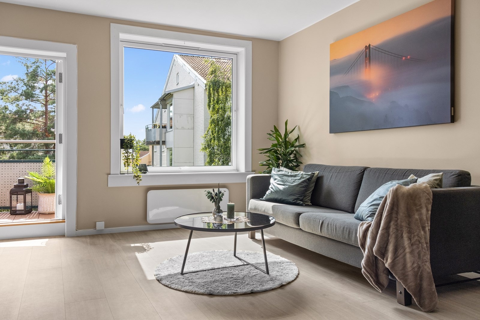 Alle rommene er gjennomgående oppusset i 2023, med malte overflater og nye gulv. Galleribilde