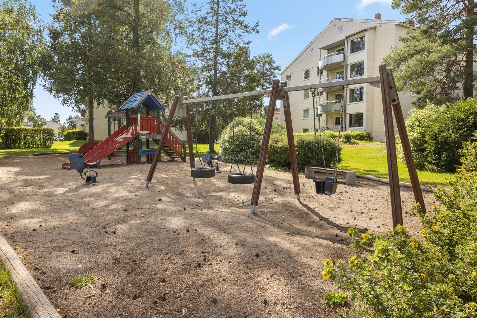 Barnevennlige og rolige omgivelser rundt boligen. Galleribilde