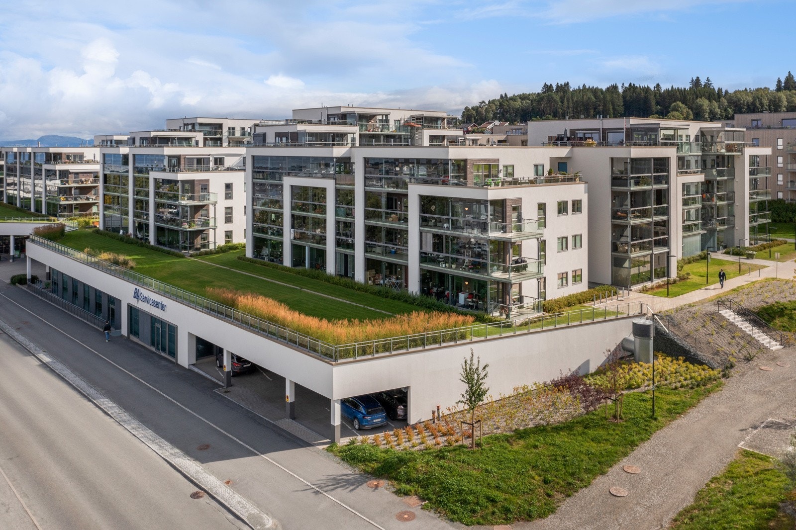 Bygget ble oppført i 2018 og ligger i et attraktivt og rolig område. Kiwi matbubutikk ligger i 1.etg. Galleribilde