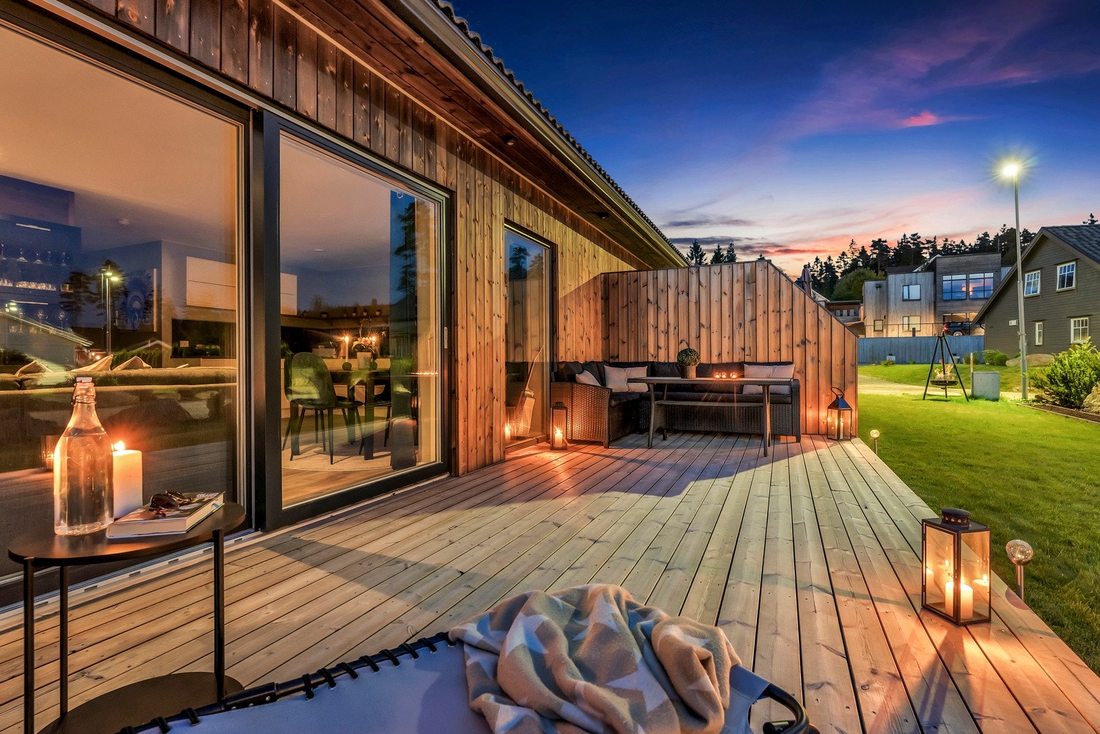 Herlig terrasse hvor man kan senke skuldrene på kveldstid Galleribilde