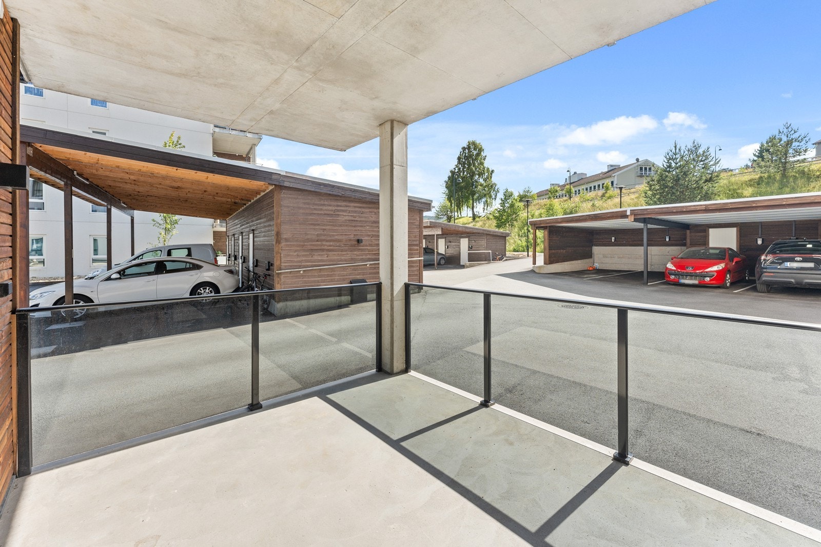 Leiligheten ligger i 1 etg med trappefri adkomst (det er også heis i bygget) Galleribilde