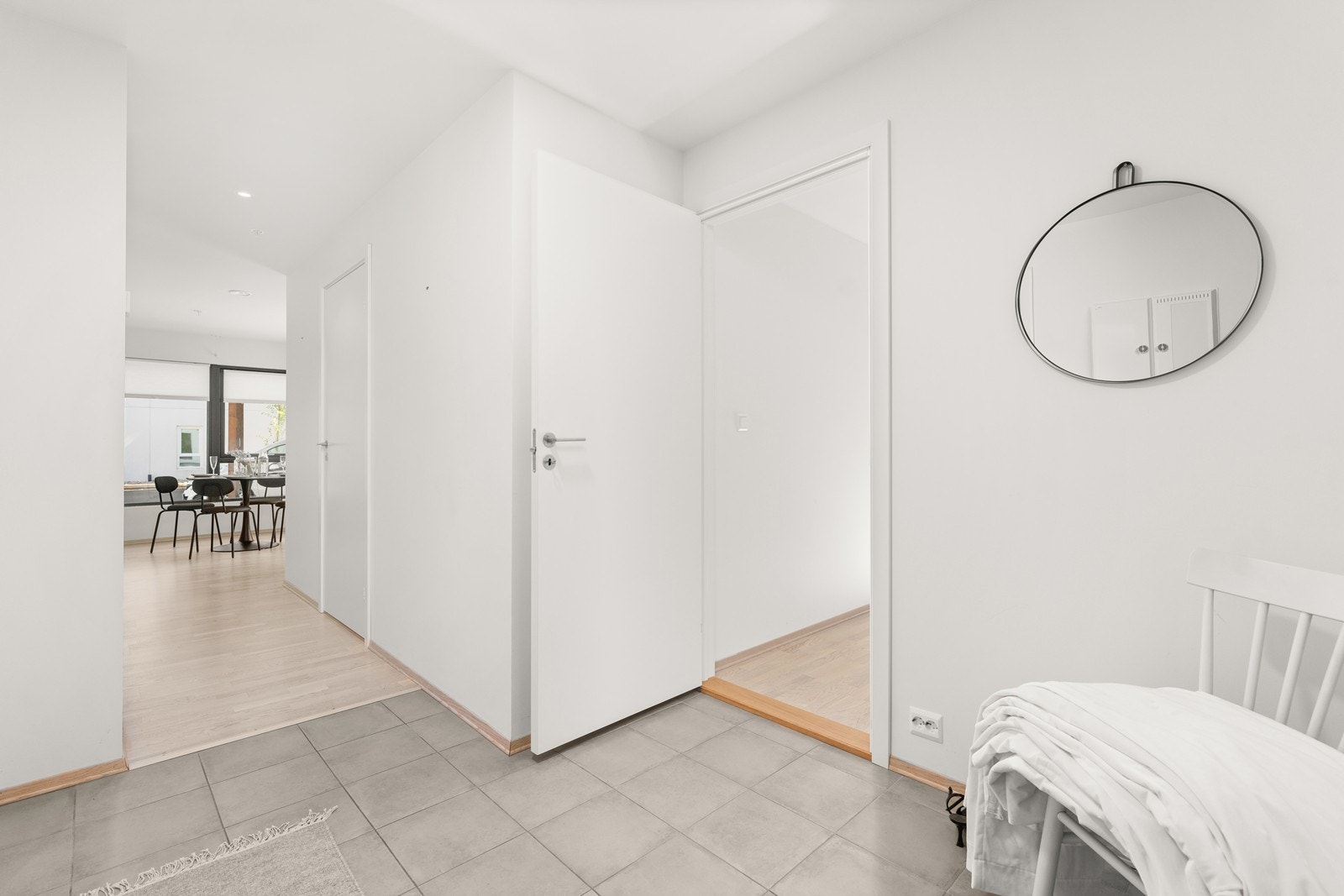 Fra gang er det åpent mot stue/ kjøkken Galleribilde