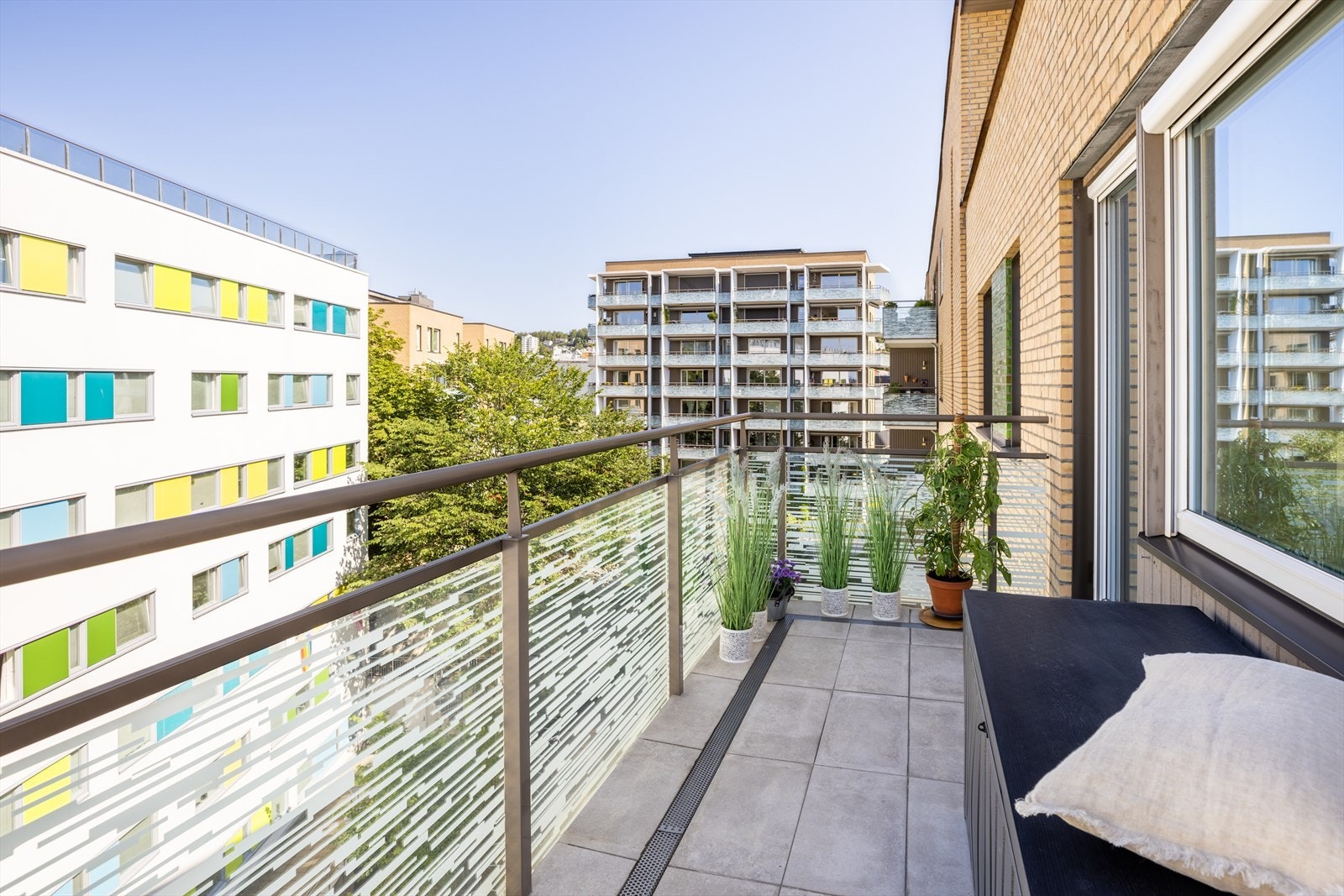 Balkonggulvene er flislagte. Galleribilde
