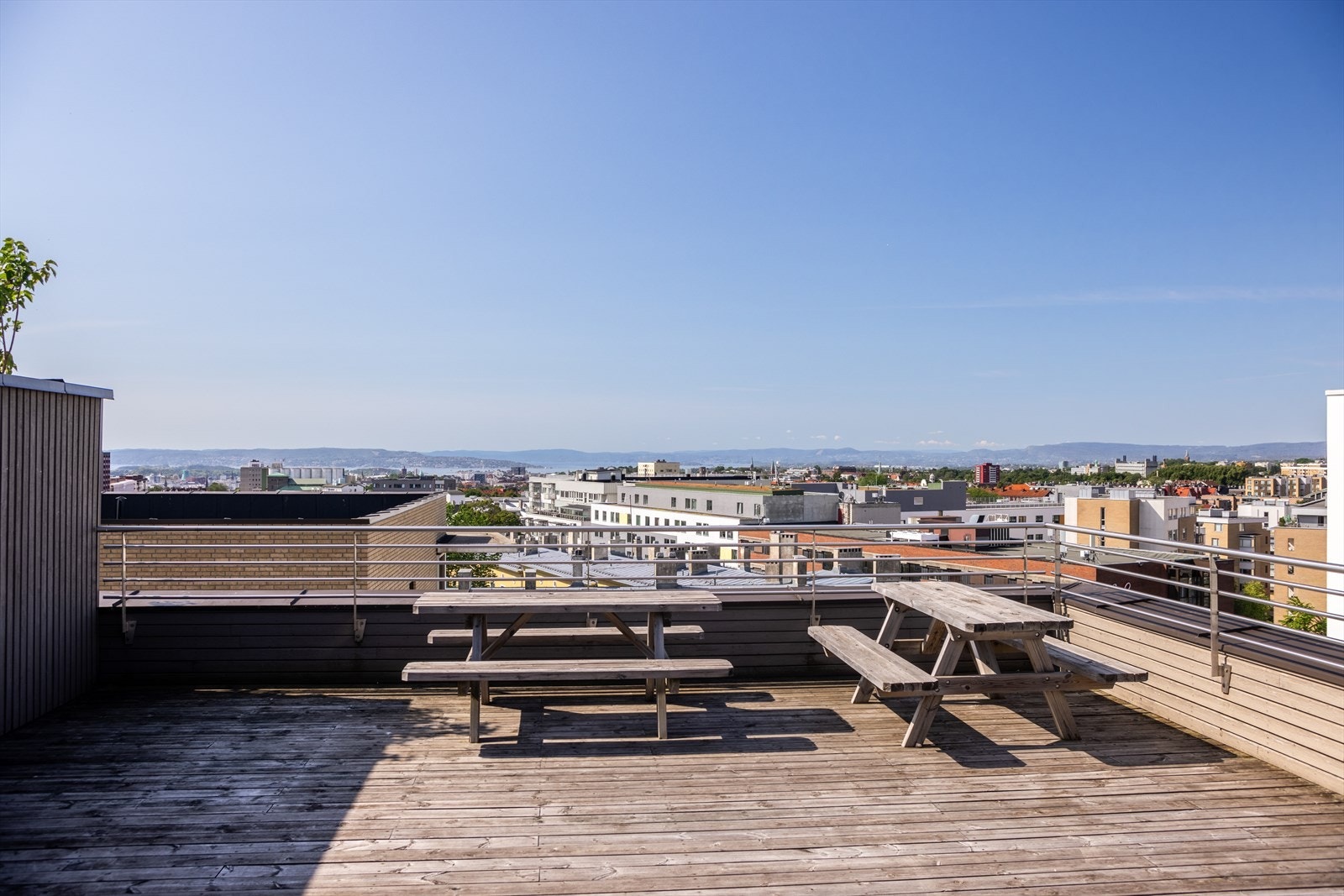 Beboerne i sameiet har tilgang til en fantastisk takterrasse med panoramautsikt over Oslo. Galleribilde