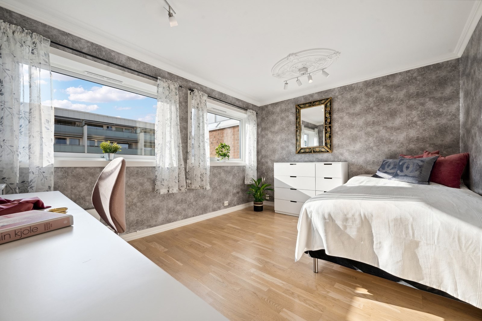 Ekstra soverom som kan brukes som gjesterom eller kontor Galleribilde