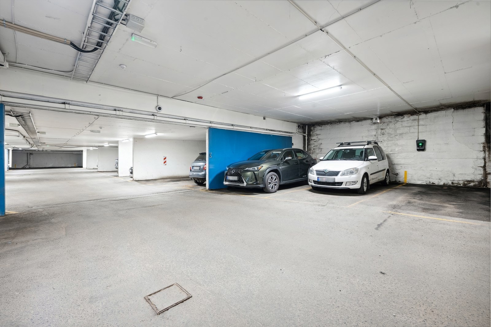 Parkeringsplass i felles garasjeanlegg Galleribilde