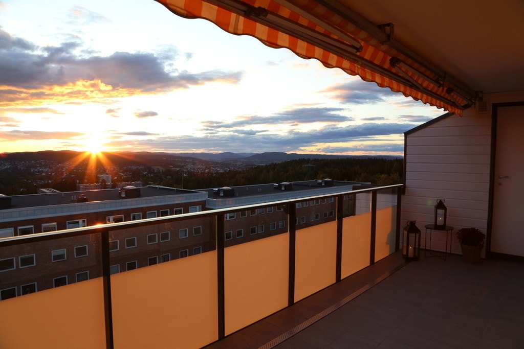 Balkong med meget gode solforhold Galleribilde