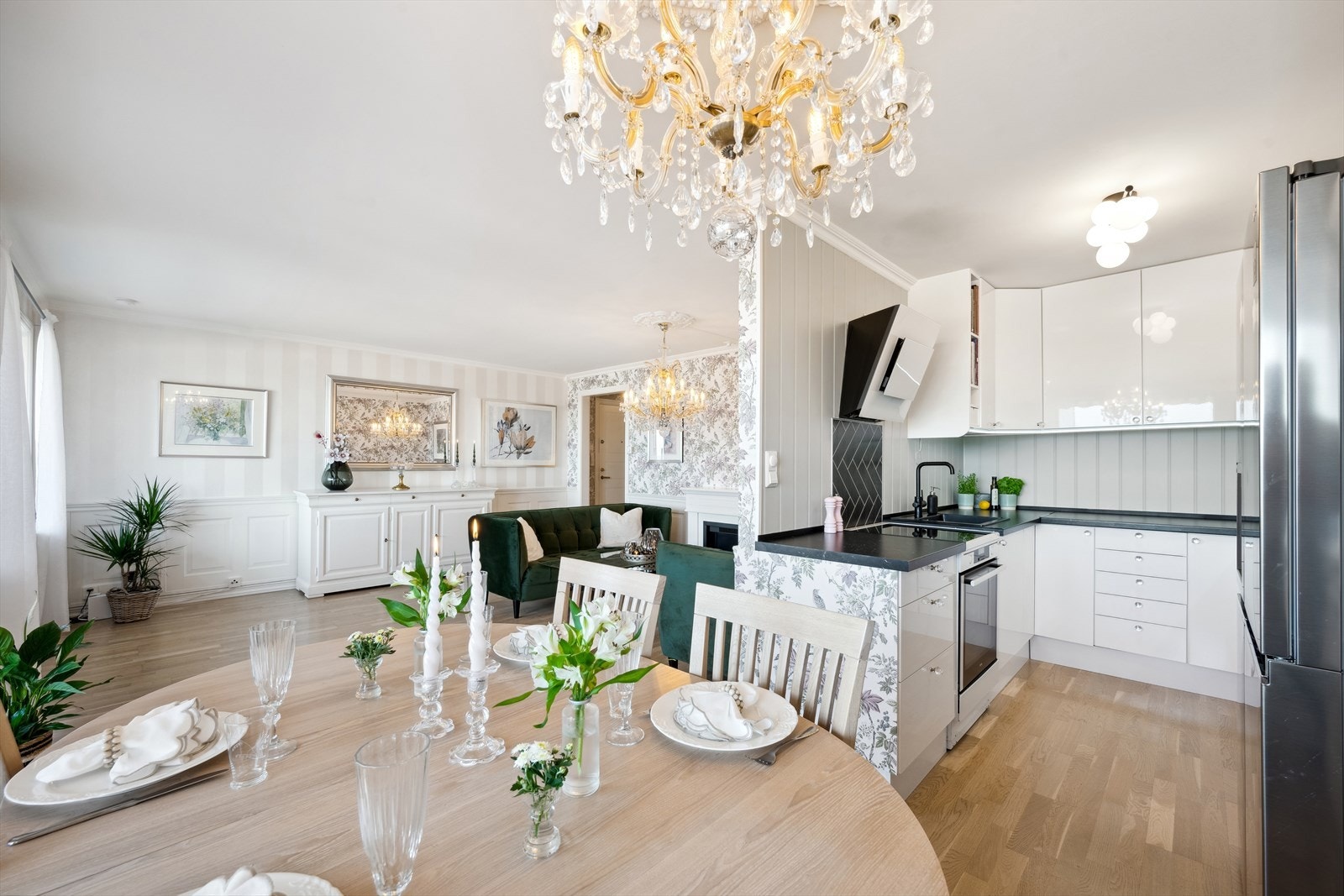 Åpen løsning mellom kjøkken og stue Galleribilde