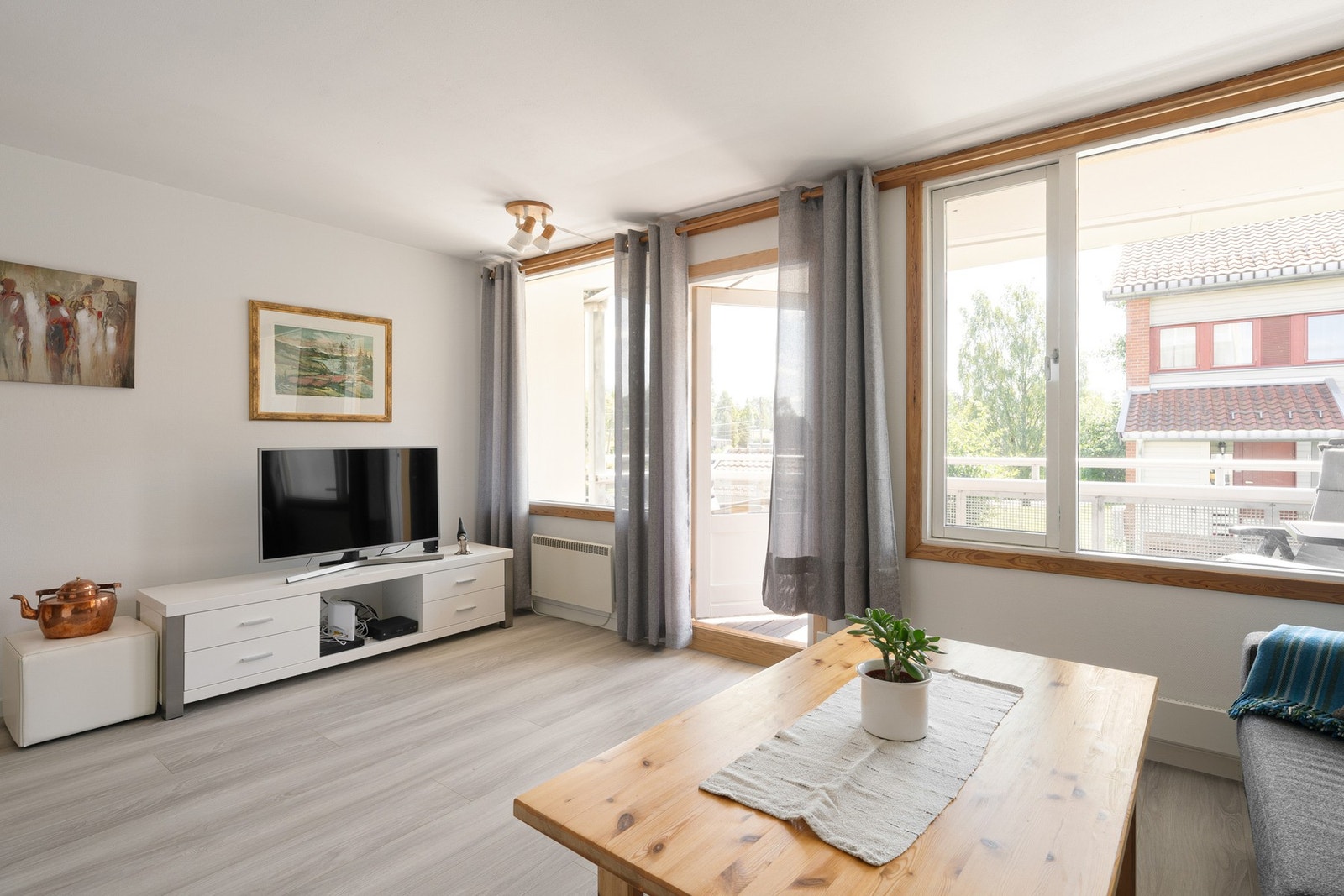 Lys og romslig stue Galleribilde