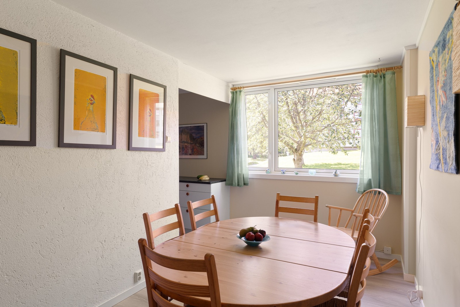 Kjøkken med spiseplass Galleribilde